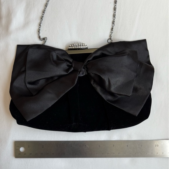Elegant Black Velvet Clutch with Satin Bow - Picture 9 of 10